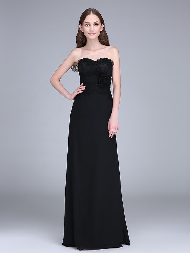 slire / søyle brudepikekjole stroppeløs ermeløs liten svart kjole feie / børstetog chiffon med blonder / sidedrapering / blomst