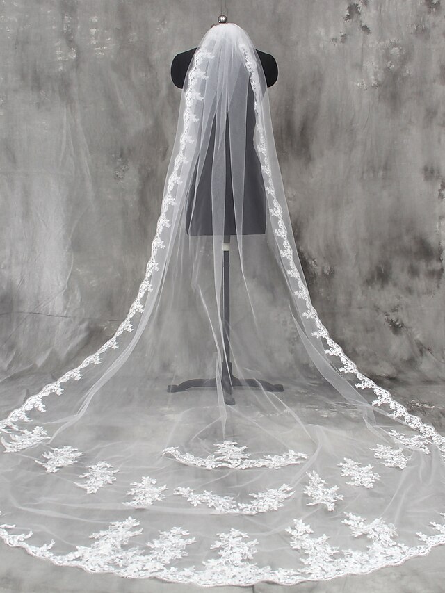  One-tier Lace Applique Edge Wedding Veil Cathedral Veils with Appliques Lace / Tulle / Angel cut / Waterfall