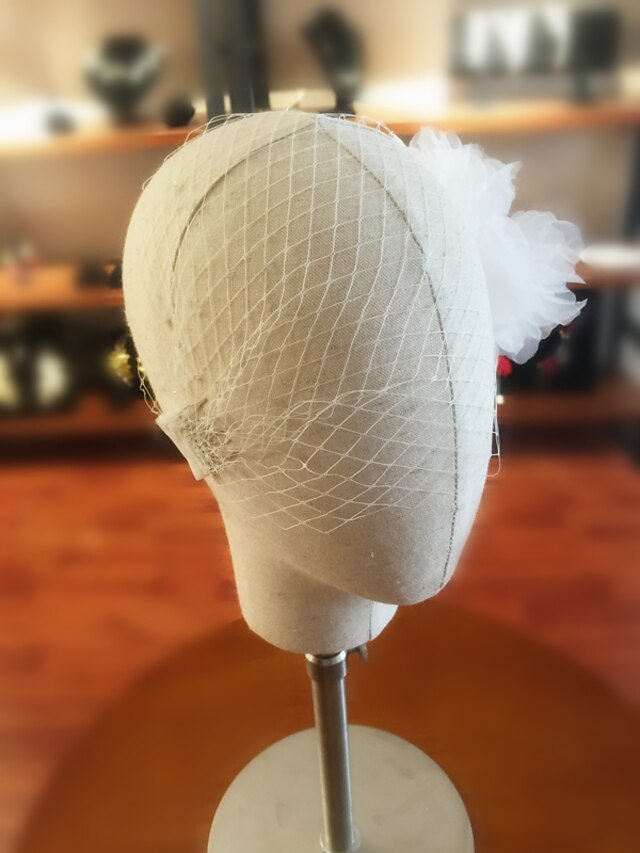  One-tier Cut Edge Wedding Veil Blusher Veils with Flower Comb Organza / Tulle / Birdcage