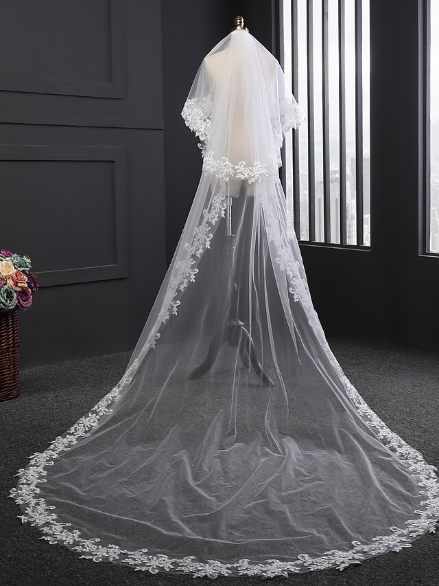  Two-tier Lace Applique Edge Wedding Veil Chapel Veils with Satin Flower / Embroidery Tulle / Classic