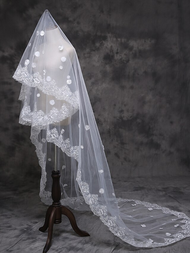  One-tier Lace Applique Edge Wedding Veil Chapel Veils with Embroidery / Appliques Tulle / Oval