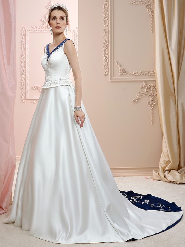  Szalon Esküvői ruhák Báli ruha V-alakú Rendszeres hevederek Udvariuszály Szatén Menyasszonyi ruhák Val vel Gyöngydíszítés Hímzés 2024
