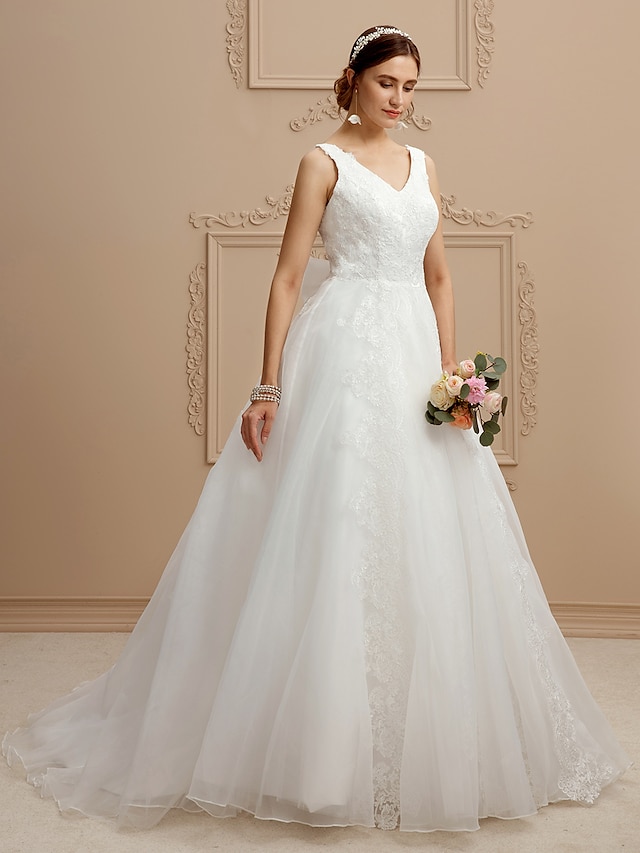  Esküvői ruhák A-vonalú V-alakú Rendszeres hevederek Udvariuszály Csipke Menyasszonyi ruhák Val vel Csokor Rátétek 2023