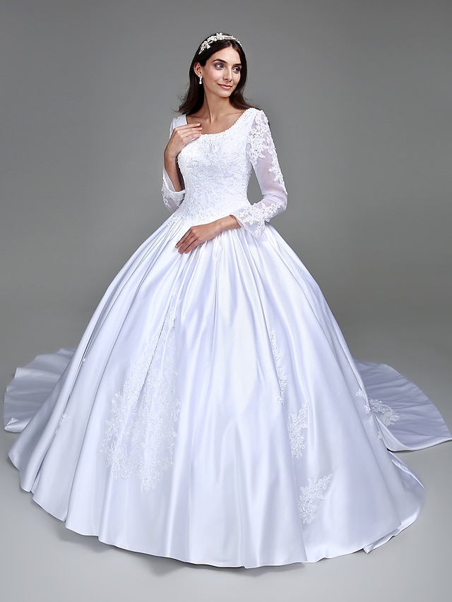  Ball Gown Wedding Dresses Sweep / Brush Train Long Sleeve Scoop Neck Satin With Beading Appliques 2023 Winter Bridal Gowns