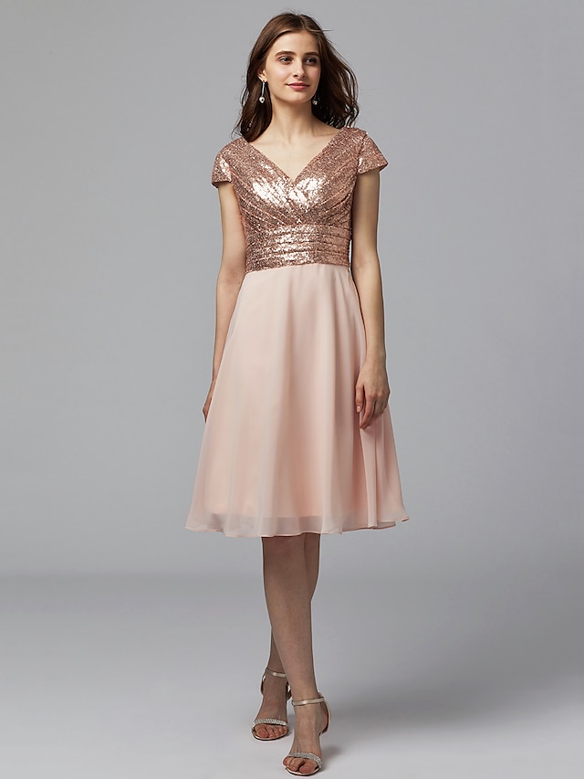  A-Line Bridesmaid Dress V Neck Short Sleeve Sparkle & Shine Knee Length Chiffon / Sequined with Sequin