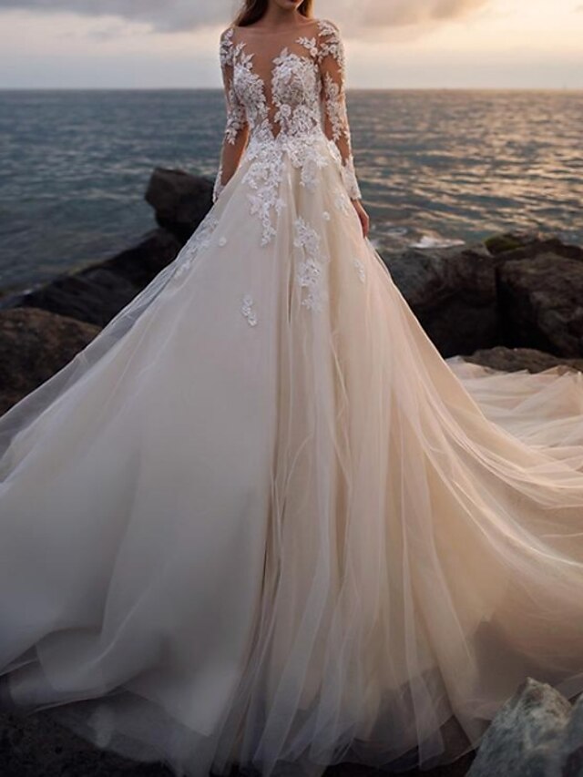  Wedding Dresses A-Line Bateau Neck Long Sleeve Court Train Lace Bridal Gowns With Buttons Appliques 2023
