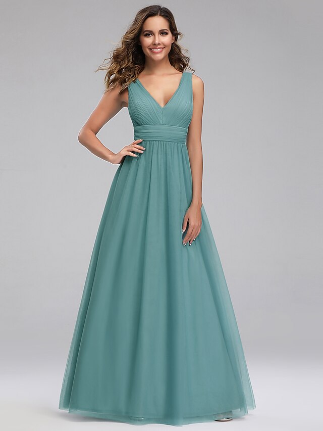  A-Line Bridesmaid Dress V Neck Sleeveless Elegant Floor Length Tulle with Ruching 2022