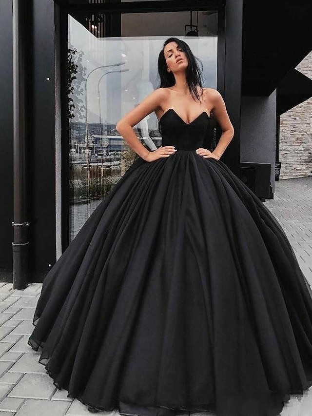  Engagement Gothic Wedding Dresses in Color Black Wedding Dresses Ball Gown Sweetheart Strapless Floor Length Satin Bridal Gowns With Draping 2024