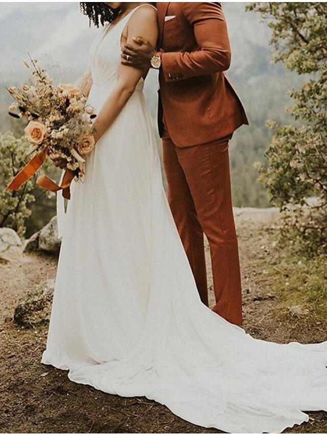  Esküvői ruhák A-vonalú V-alakú Spagetti pántok Seprűuszály Poliészter Menyasszonyi ruhák Val vel Cakkos 2024