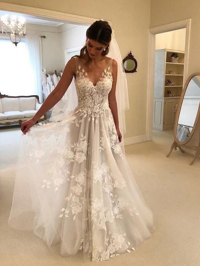  Beach Boho Wedding Dresses A-Line V Neck Sleeveless Sweep / Brush Train Lace Bridal Gowns With Appliques 2024