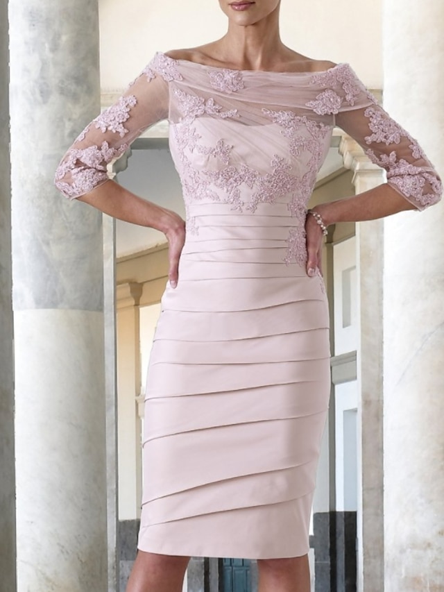  Linjeform Kjole til brudens mor Bryllupsgjest Elegant Besmykket Knelengde Taft Halvlange ermer med Appliqué Ruchiing 2024
