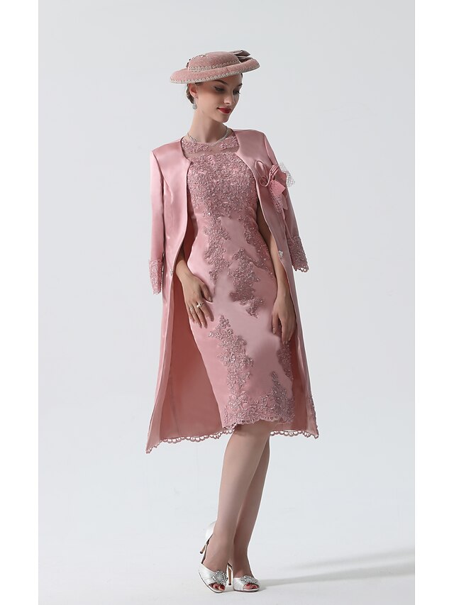 Trendy Sheath/Column V-Neck 3/4 Sleeves Lace Knee Length Plus Size Mother of the Bride Dress