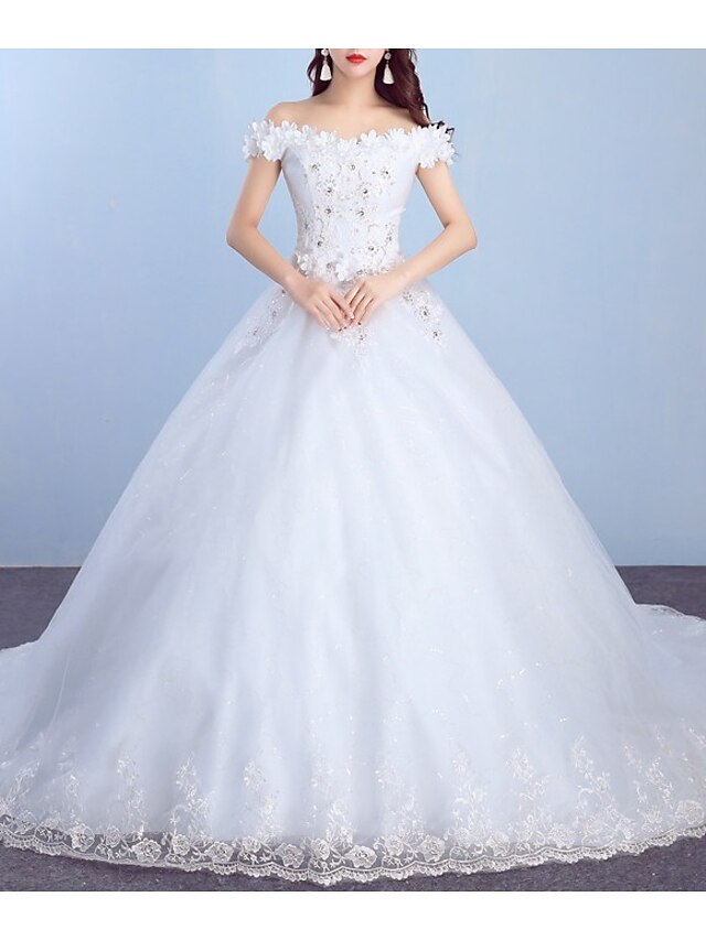 plain wedding dress with train        <h3 class=