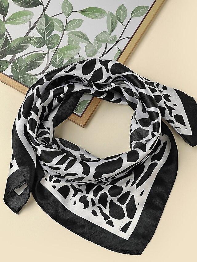  Women's Square Scarf Holiday Beige Scarf Color Block / Black and White / Fall / Winter / Spring / Polyester