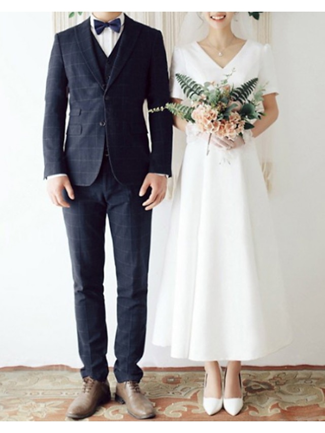  Recepção Vestidos Brancos Justos Vestidos de noiva Linha A Decote V Manga Curta Até o Tornozelo Cetim Vestidos de noiva Com Pregas 2024