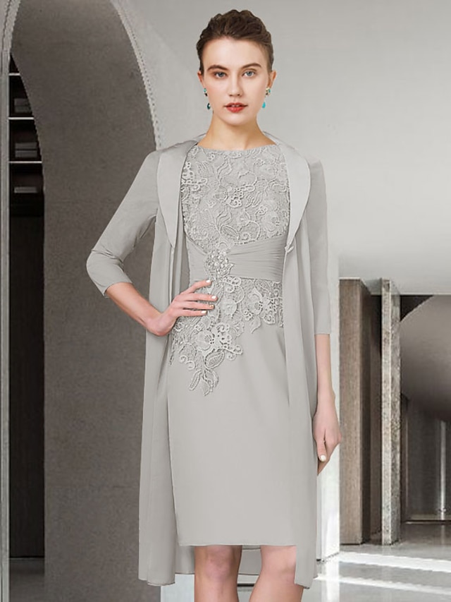  Two Piece Sheath / Column Mother of the Bride Dress Plus Size Elegant Wrap Included Jewel Neck Knee Length Chiffon Lace Half Sleeve with Ruched Appliques 2022