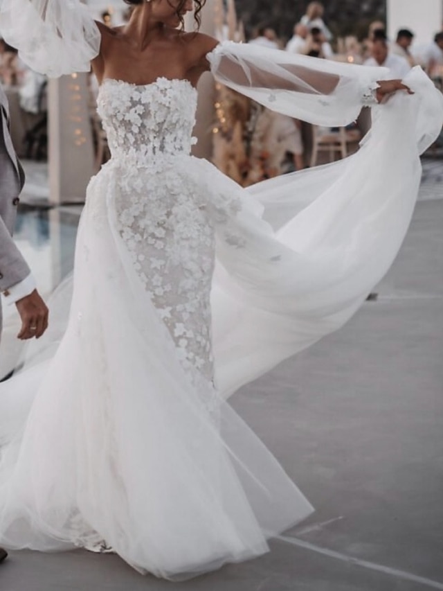  Szalon Előírásos Esküvői ruhák A-vonalú Szív-alakú Hosszú ujj Udvariuszály Csipke Menyasszonyi ruhák Val vel Rakott Rátétek 2024
