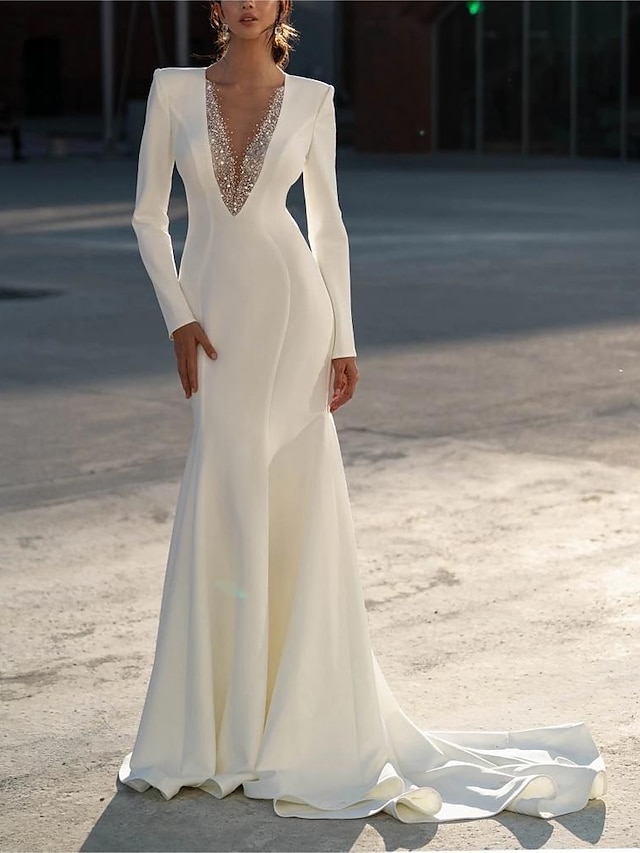  Előírásos Esküvői ruhák Harang fazon V-alakú Hosszú ujj Seprűuszály Sifon Menyasszonyi ruhák Val vel Gyöngydíszítés Egyszínű 2024