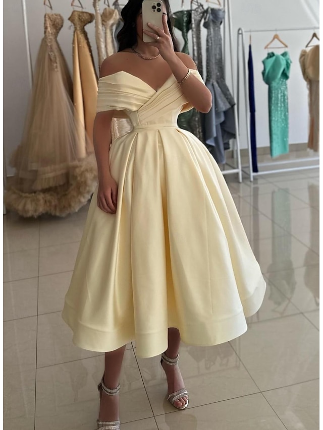  Γραμμή Α Κοκτέιλ Φορέματα Κομψό Φόρεμα Γάμου Κουινσανέρα Κάτω από το γόνατο Αμάνικο Ώμοι Έξω Ροζ φόρεμα Σατέν με Πιασίματα 2024