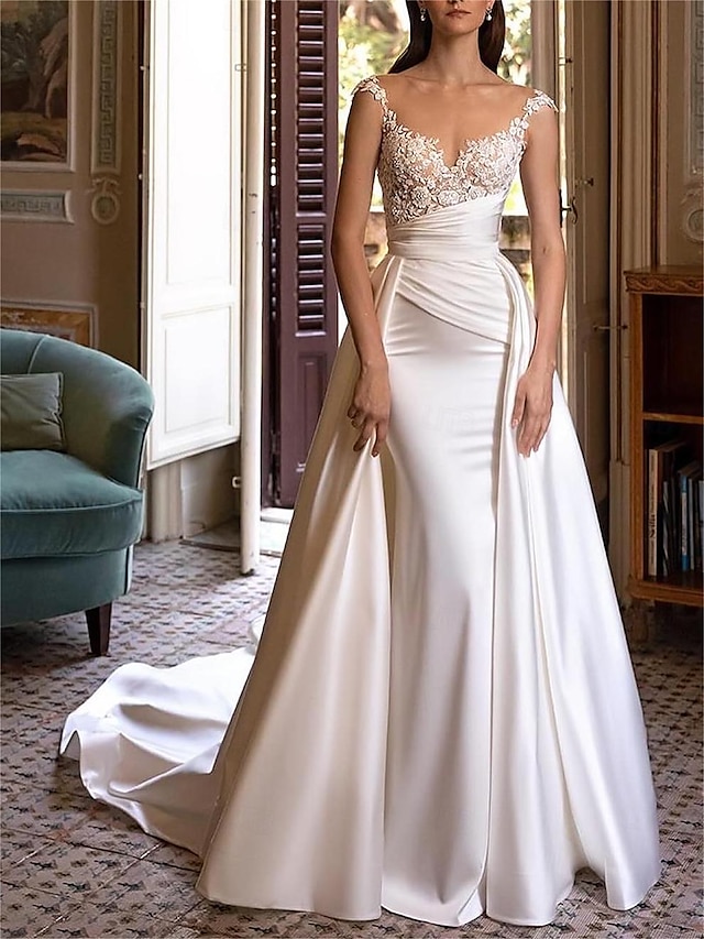  Wedding Dresses Ball Gown Off Shoulder V Neck Sleeveless Chapel Train Satin Bridal Gowns With Pleats Ruched 2024