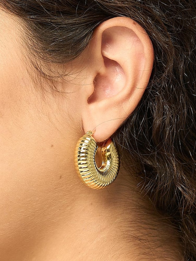  Women's Gold Hoop Earrings – Ribbed Textured Statement Jewelry for Fashionable Outfits and Special Occasions