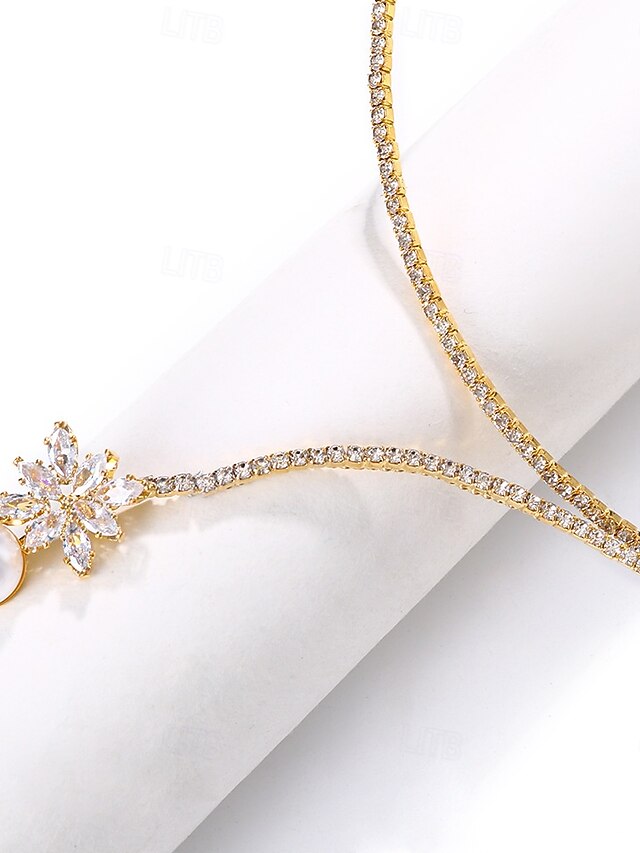 Elegant Women's Crystal Necklace for Fashionable Occasions