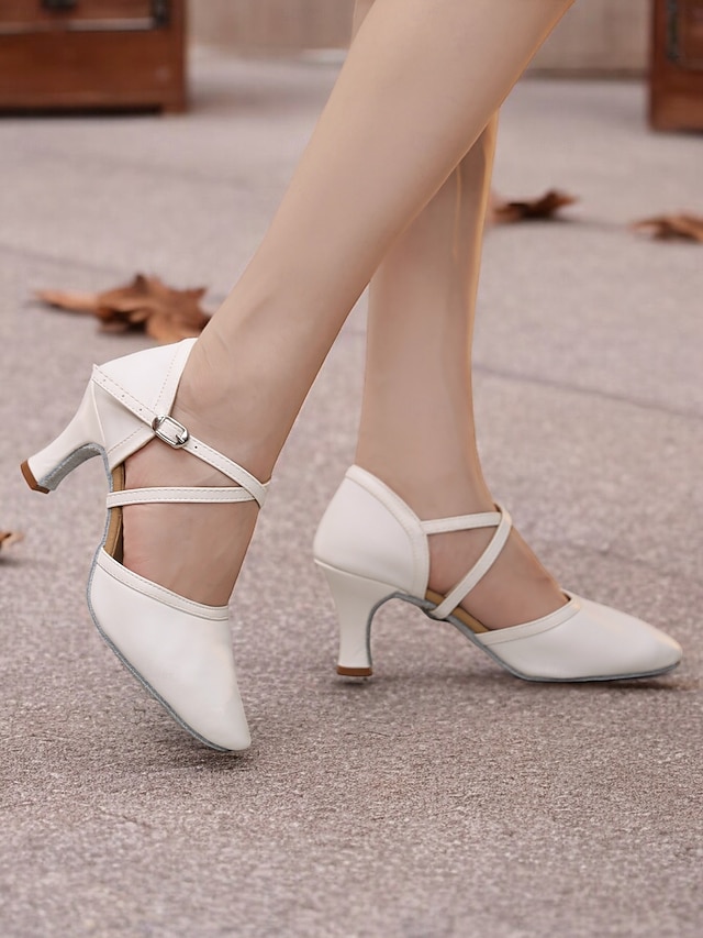  chaussures de danse en similicuir blanc avec bride croisée et boucle – talons de danse de salon et latine pour femmes