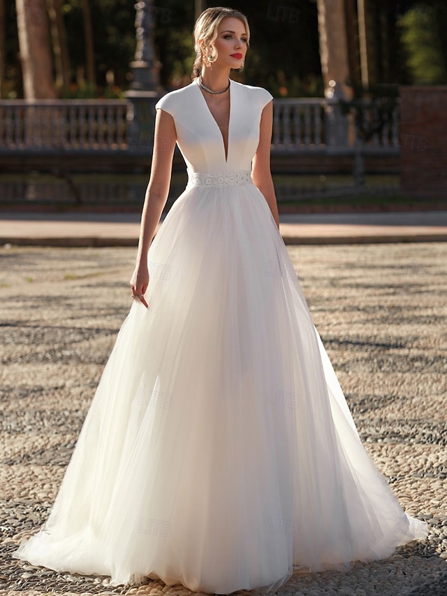  Wedding Dresses Beach Wedding A-Line V Neck Short Sleeve Sweep / Brush Train Tulle Bridal Gowns With Solid Color
