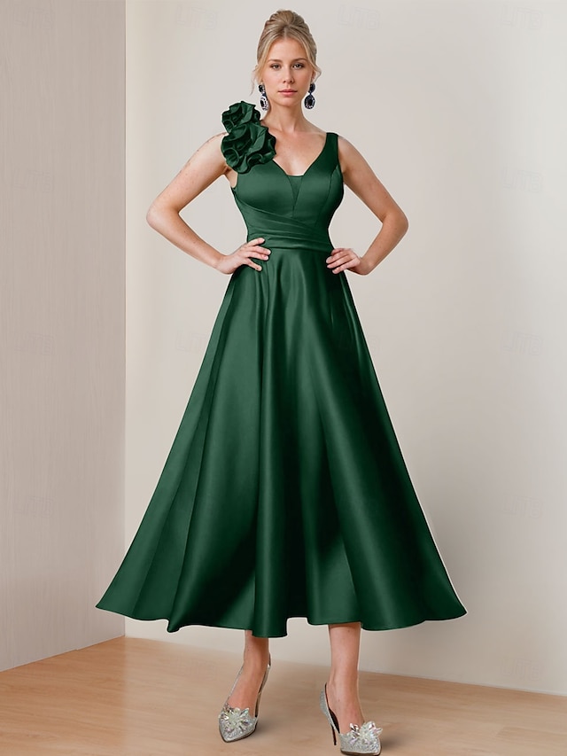  Abiti da cocktail A-Line Abito elegante Cerimonia Lunghezza tè Maniche lunghe Collo a gioiello Satin con fiore sulla spalla Abiti