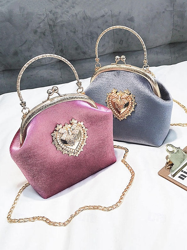  dámská vintage sametová kabelka se zlatým zdobením srdce a řetízkovým popruhem, elegantní večerní kabelka na formální události a večírky