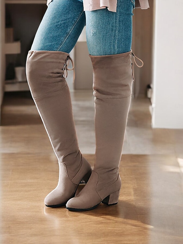  Burgunderfarbene Overknee-Stiefel für Damen mit Blockabsatz und Schnürdetail – stylische hohe Stiefel für Herbst- und Winter-Outfits