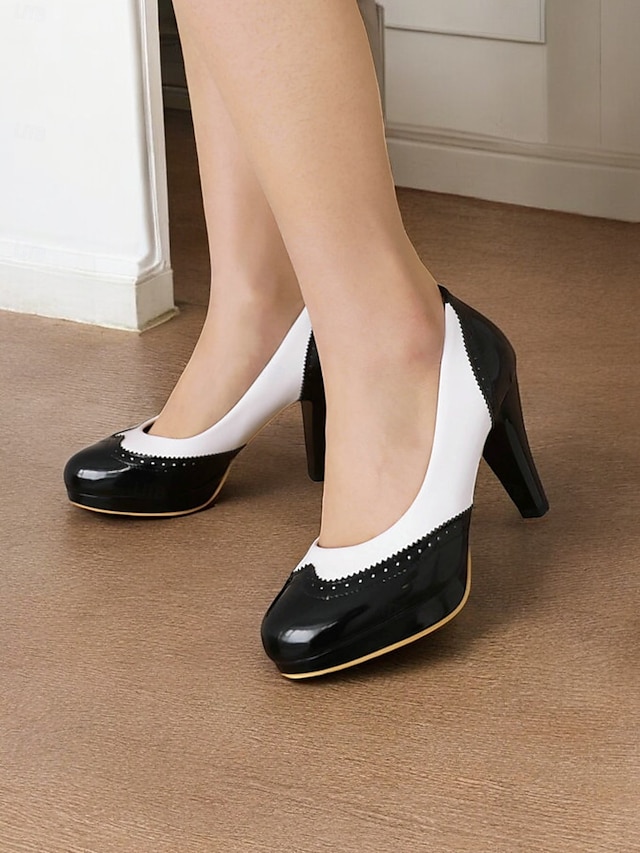  női vintage stílusú fekete-fehér magassarkú pumpák brogue részletekkel, elegáns ruhacipő hivatalos alkalmakra