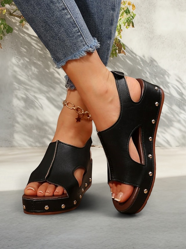  sandales compensées découpées noires pour femmes avec détails cloutés et semelle plateforme confortable - chaussures d'été tendance pour les sorties décontractées et à la plage