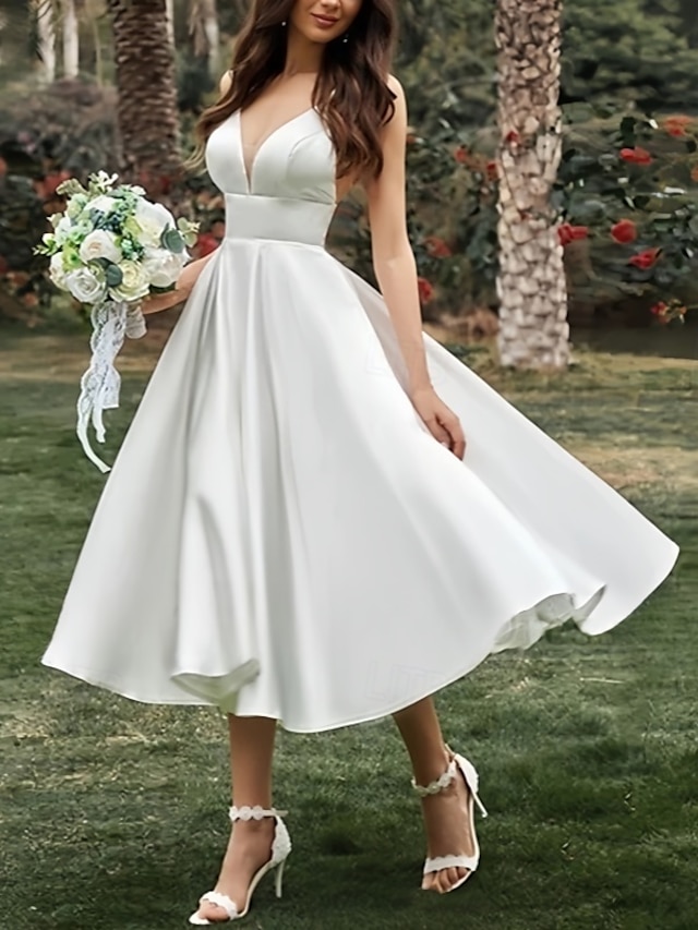  Impegno Piccola Laurea Abiti Bianchi Vestiti da Sposa A-Line Scollo a V Spalline Sottile Senza Maniche Lungo al Ginocchio Abiti da Sposa in Raso Con Colore Solido 2025