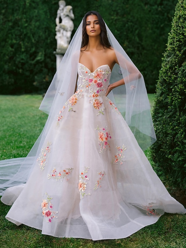  Abiti da Sposa Floreali Abito A-Line Scollatura a Cuore Senza Maniche Applicazioni in Pizzo Paillettato 3D Coda della Cappella Tulle Abiti da Sposa con Colore Solido