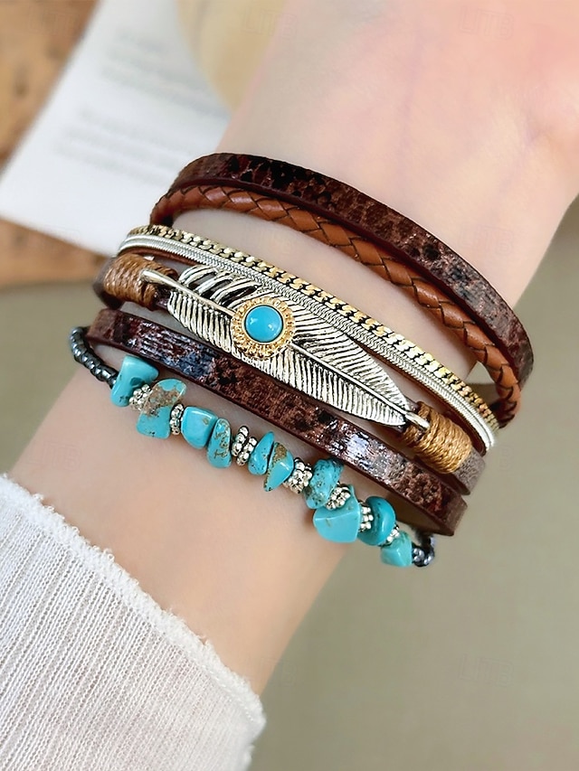  Magnetarmband aus Boho-Leder und Türkis – verstellbares mehrschichtiges Design mit Federn und Edelsteinen, perfekt für den lässigen Sommer- und Festival-Stil