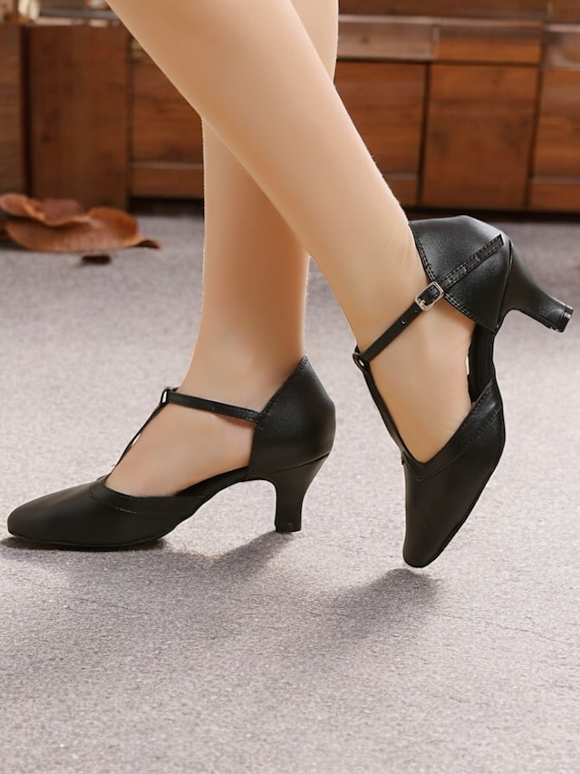  talons de danse noirs à bride en T pour femmes – parfaits pour les événements de danse latine et de salon.