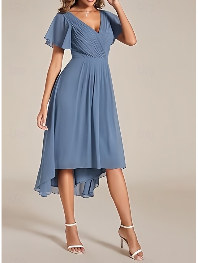  Linha A Vestido de Madrinha Decote V Manga Curta Elegante Assimétrico Chiffon com Franzido 2022