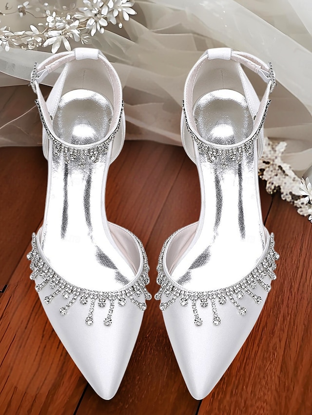  Escarpins de mariage à bride cheville en satin blanc - chaussures de mariée à bout pointu avec détail goutte de cristal