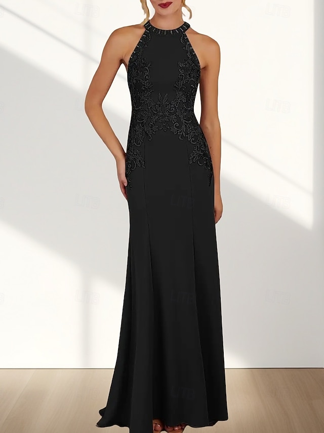  Mermaid / Trumpet Bridesmaid Dress Crew Neck / Halter Neck Sleeveless Elegant Sweep / Brush Train Chiffon with Appliques