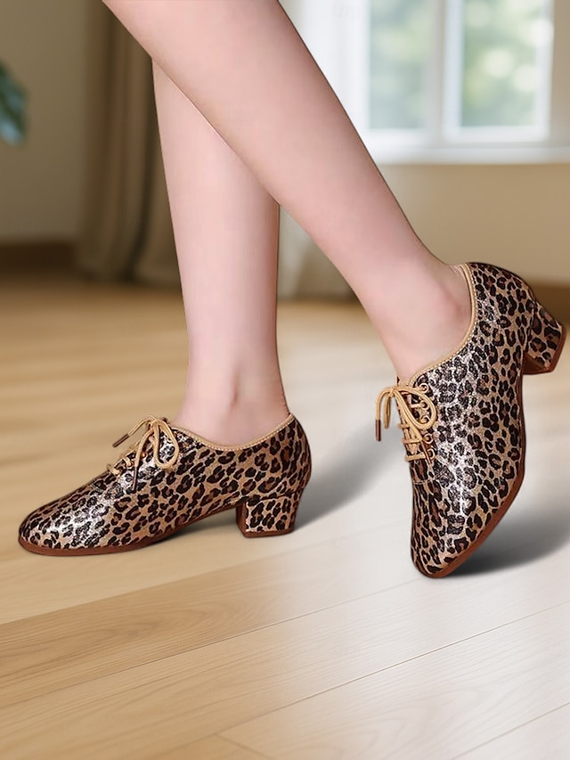  Chaussures de danse latine à lacets et imprimé léopard pour femmes – Chaussures d'entraînement à talon bas pour adultes et événements sociaux