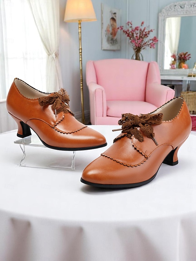  Chaussures Oxford victoriennes blanches à lacets et talon chaton pour femmes – Design festonné vintage des années 1920 avec nœud en dentelle pour des mariages élégants, des goûters et des looks d'inspiration rétro