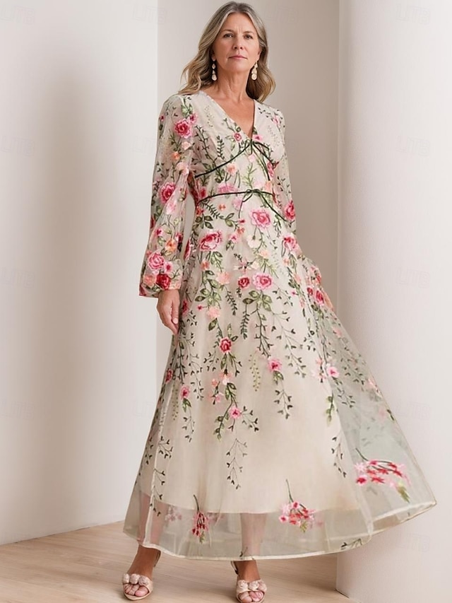  Blomstermønstrete Broderte Blonder A-Linje Mor til Bruden Kjole Semi Formell Kjole Strand Bryllup Enkel Minimalistisk V Hals Gulvlengde Tyll Lange Ermer med Fløyels Belte  Bånd