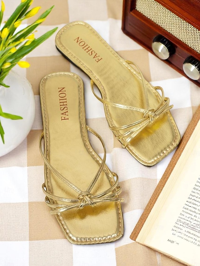  goldene flache Damensandalen mit gekreuztem Design – stylische flache Sandalen für Verabredungen am Abend und den Alltag