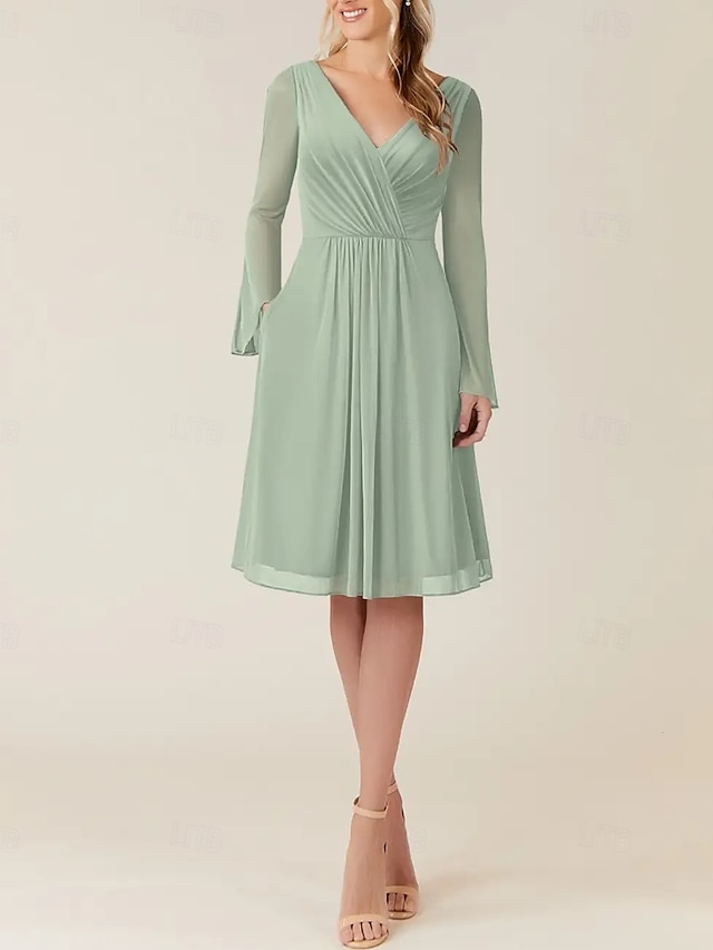  Vestido de dama de honra em corte A, decote em V, manga longa, elegante, comprimento até o joelho, chiffon com pregas / franzido 2025