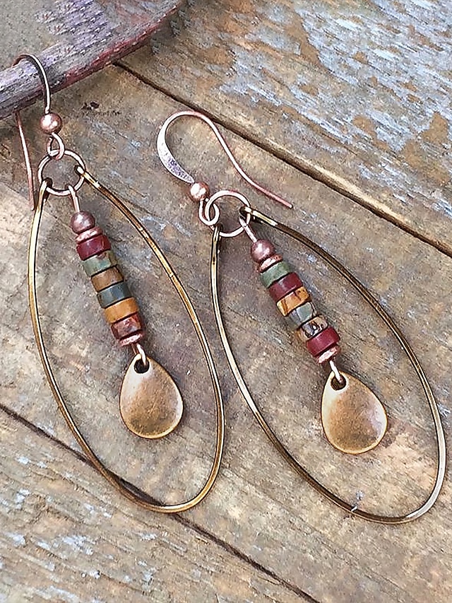  Γυναικεία σκουλαρίκια boho chic με πολύχρωμες χάντρες και χρυσό οβάλ σχέδιο, ιδανικά για casual ντύσιμο και καλοκαιρινά φεστιβάλ