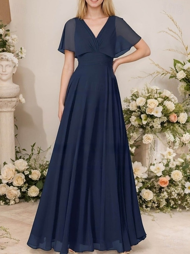  A-linjeade Bröllopsgäst Klänningar Elegant Klänning Bröllopsgäst Förlovning Golvlängd Kort Ärmar V-hals Chiffong med Fållar Draperad