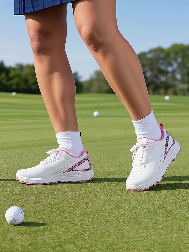  Zapatos de golf ligeros para mujer: zapatillas deportivas modernas con detalles en rosa para la práctica diaria del golf y actividades al aire libre en verano.