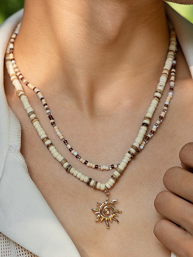  Collier pendentif soleil en perles tribales pour homme – bijou bohème rétro à plusieurs niveaux avec longueur réglable pour la plage, les festivals et les tenues d'été décontractées