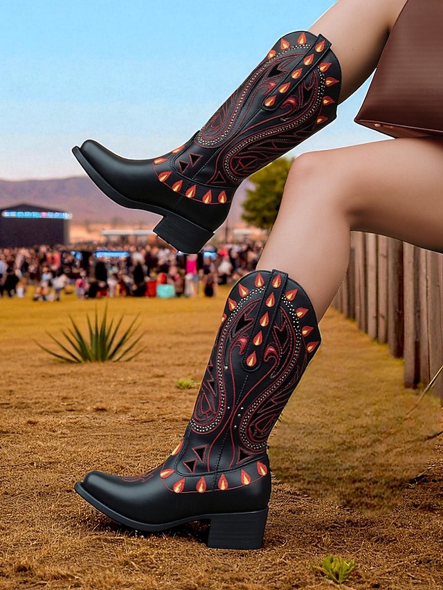  Botas de cowboy femininas bordadas com chamas pretas - botas retrô de festival até o joelho com salto baixo para festivais de música, fantasias de Halloween e cosplay